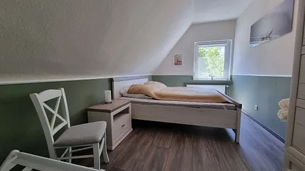 Schlafzimmer 1 mit Doppelbett