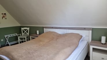 Schlafzimmer 1 mit Doppelbett