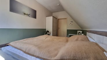 Schlafzimmer 1 mit Doppelbett