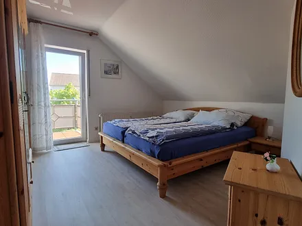 Schlafzimmer mit Zweitbalkon