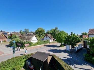 Blick vom zweiten Balkon Richtung Süden auf die Dorfstr.