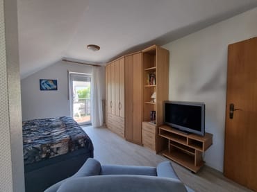 kombiniertes Wohn-Schlafzimmer