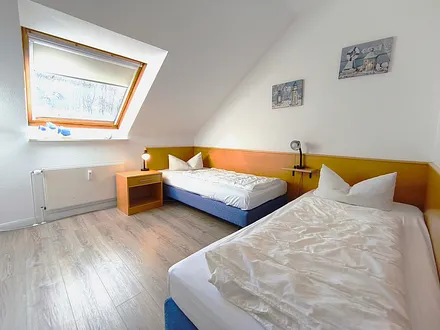 Schlafzimmer Nr. 2 mit zwei Einzelbetten