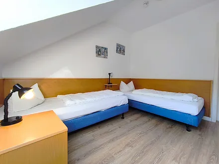 Schlafzimmer Nr. 2 mit zwei Einzelbetten