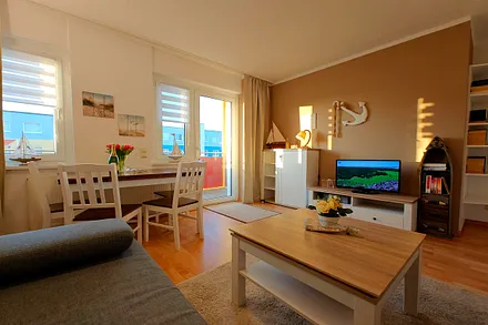 Wohnzimmer mit Esstisch