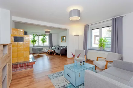 Wohnzimmer mit Kamin