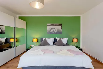 2. Schlafzimmer mit Doppelbett