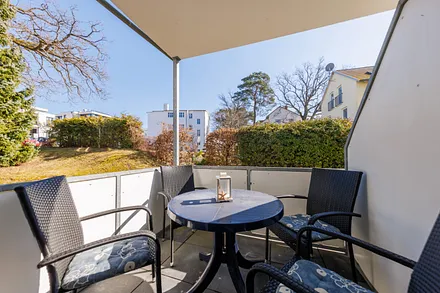 Ihr möblierter Balkon schaut nach Osten.