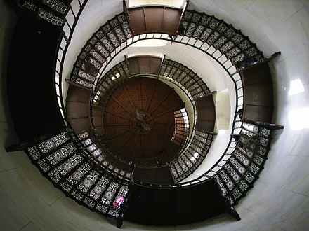 Die Wendeltreppe zum Aussichtsturm im Jagdschloß Granitz.