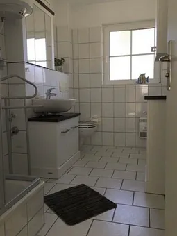 Badezimmer mit WC und Dusche