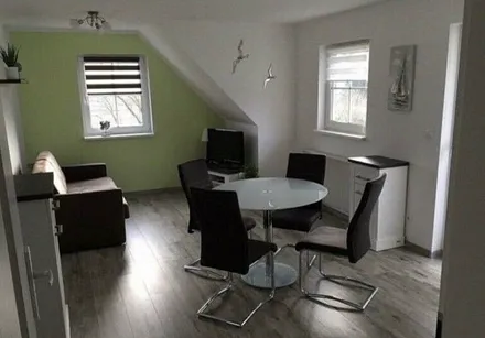 Wohnzimmer mit bequemer Schlafcouch