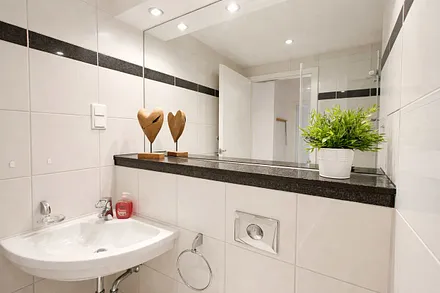 Gäste-WC mit Dusche