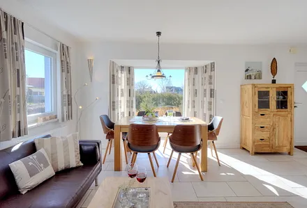 Wohnzimmer mit Essbereich