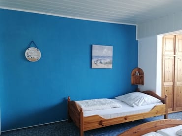 grosses Schlafzimmer-Einzelbett