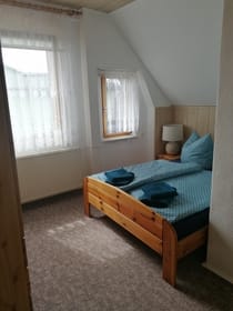 kleines Schlafzimmer-Doppelbett