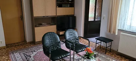 Wohnzimmer mit 40 cm Flach TV 