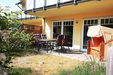 Terrasse mit Strandkorb