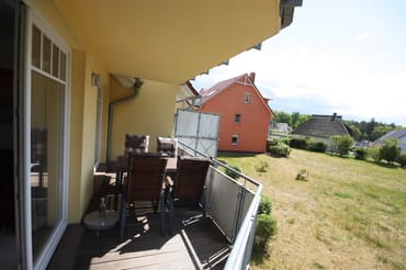 Blick auf und vom Balkon