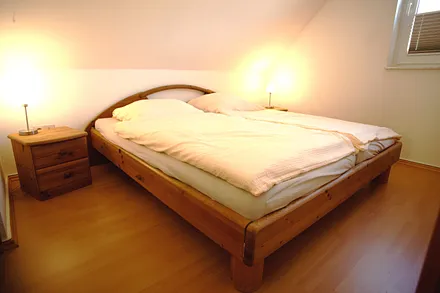 Schlafzimmer 1