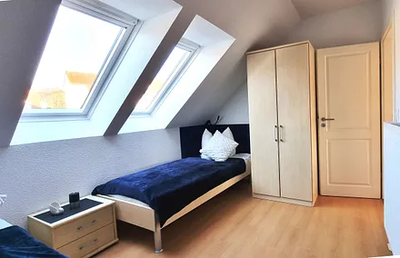 Schlafzimmer 1
