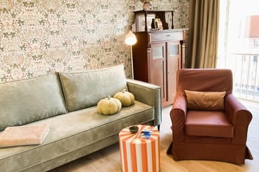 Auf der Couch kann bei Bedarf für 1 Person aufgebettet werden. 