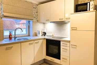 ... Backofen, Mikrowelle, Ceranfeld, Besteck, Geschirr, Kochtöpfen etc.