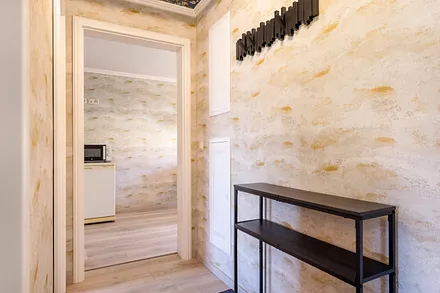 Der Flur mit Garderobe.