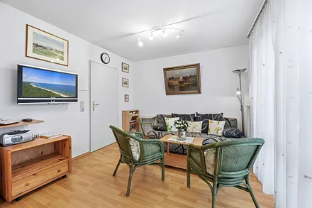 Wohnzimmer mit Flat-TV