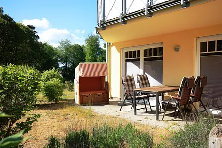 Süd-west Terrasse mit Blick auf den Küstenwald
