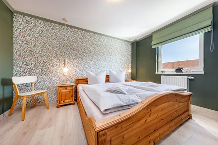 Die moderne Blümchentapete im Schlafzimmer wird Ihnen gefallen!