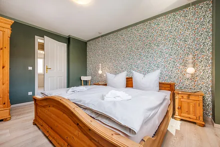 Das komfortable Bett mißt 180x200cm.