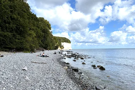 Der Naturstrand hinter Saßnitz.