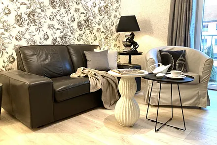 Dezentes Interieur in Schwarz, Grau und Weiß wird dem Mann gefallen :) ...