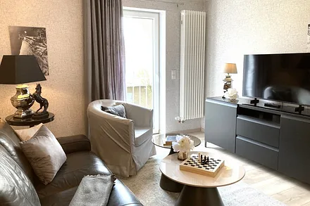 Dezentes Interieur in Schwarz, Grau und Weiß wird dem Mann gefallen :) ...