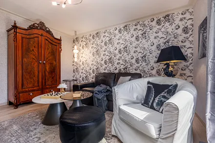 Dezentes Interieur in Schwarz, Grau und Weiß wird dem Mann gefallen :) ...