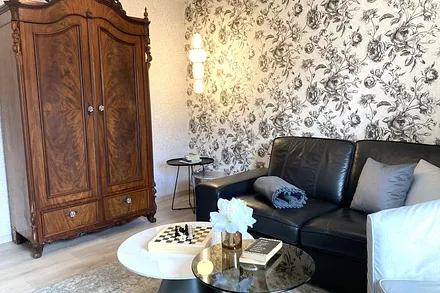 Antike Einzelstücke schaffen behagliches Ambiente.