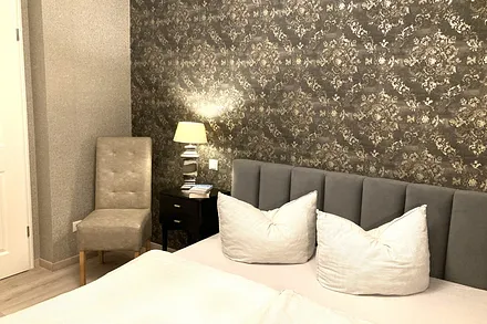 ... und einem Raffrollo mit Verdunkelungsfunktion.