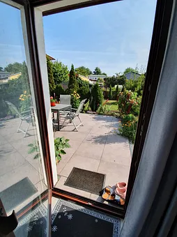 Zutritt zur großen Terrasse im Garten 