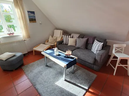 kuscheliger Wohnbereich mit Schlafcouch