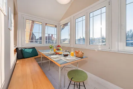 Loggia mit separierten Essbereich