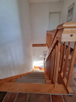 Treppe zum Obergeschoss