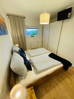 Schlafzimmer mit kleinem TV