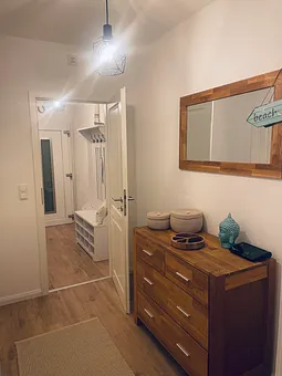 2. Flur zu allen Räumen