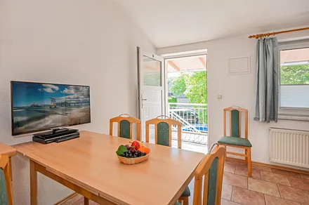 Esstisch im Eingangsbereich