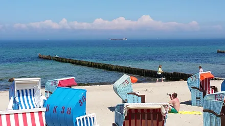 Am Strand im Bereich der Seebrücke