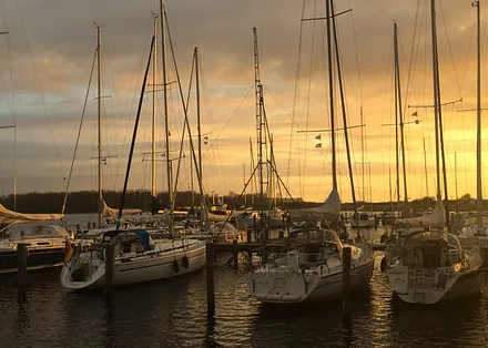 Yachthafen am Abend