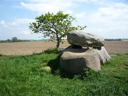 Dolmen am Weg Richtung Meschendorf