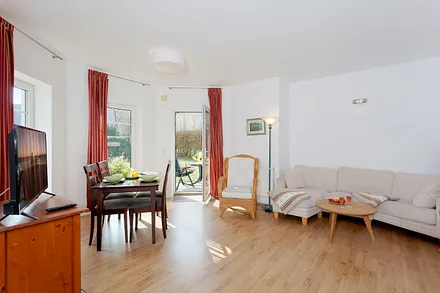 Wohnzimmer mit Esstisch