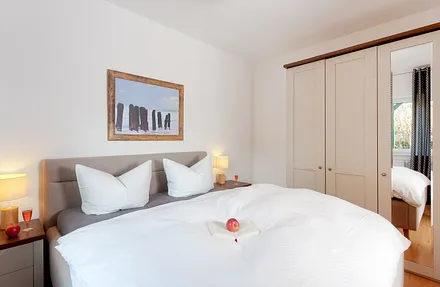 Schlafzimmer mit Doppelbett