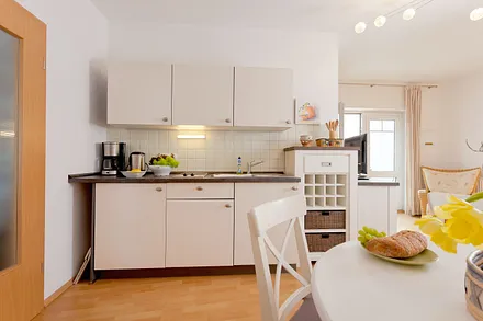 Esstisch und Küchenzeile